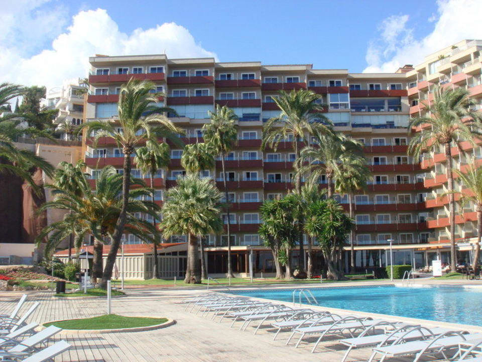 Vom Pool aus gesehen war unser Zimmer ganz links Hotel Bonanza Playa