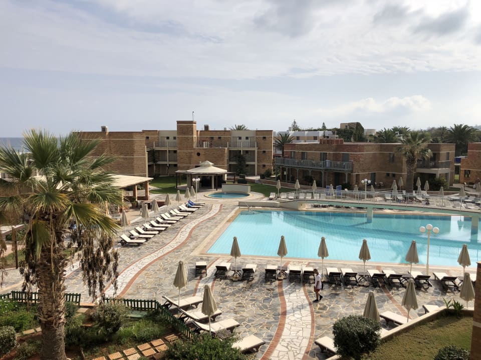 Pool Bella Beach Hotel