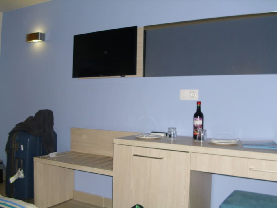 Ablage, TV und Spiegel Irene Palace Beach Resort Club alltoura