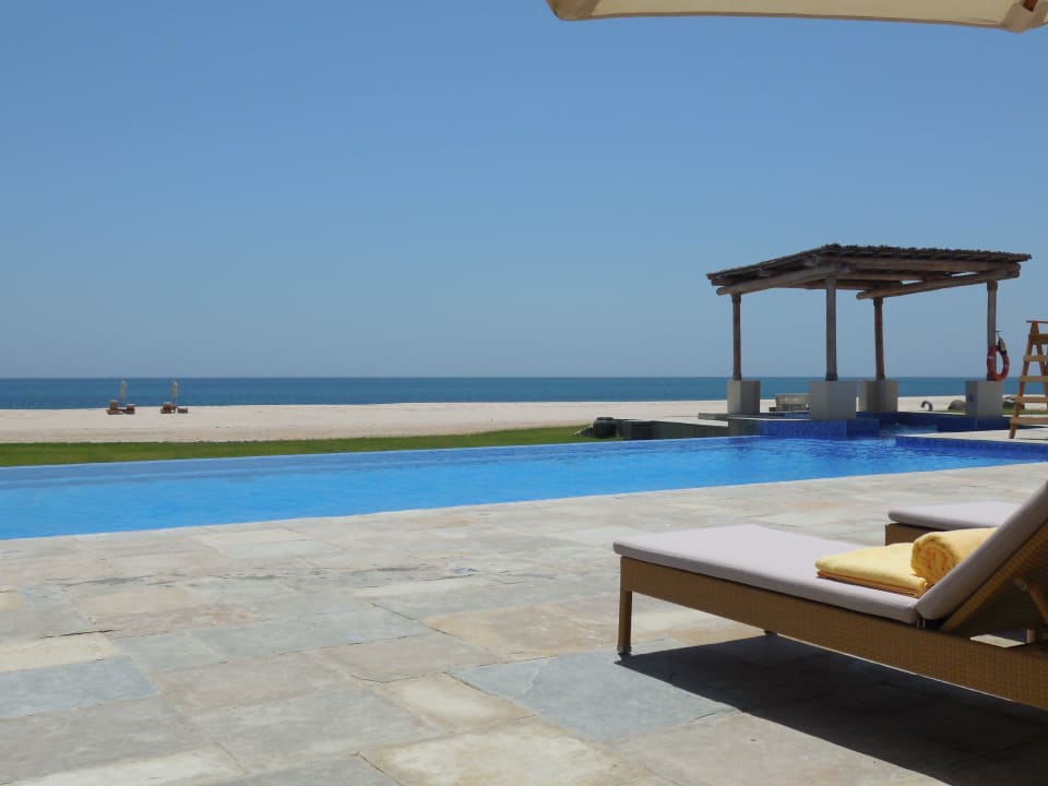 Pool mit Blick auf das Meer Anantara Sir Bani Yas Island Al Yamm Villa Resort