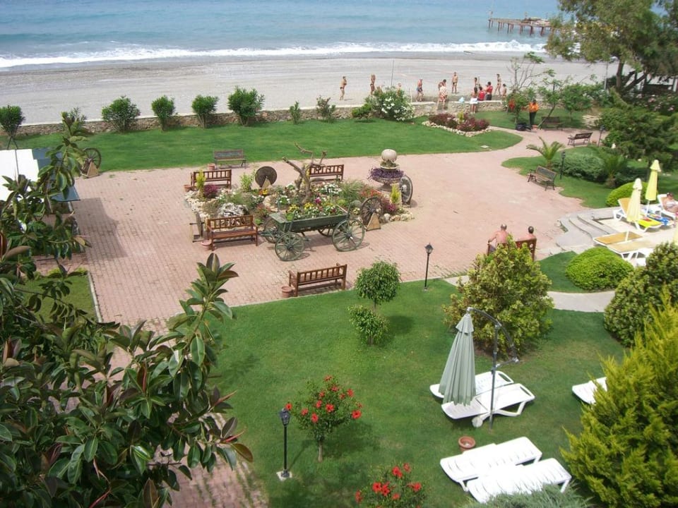 Blick von den Rutschen Senza Sunset Beach Hotel