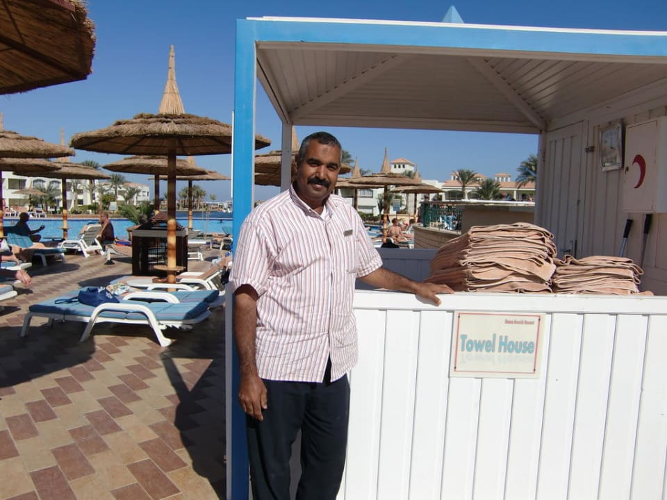 Die gute Seele jedes Pools Pickalbatros Dana Beach Resort - Hurghada
