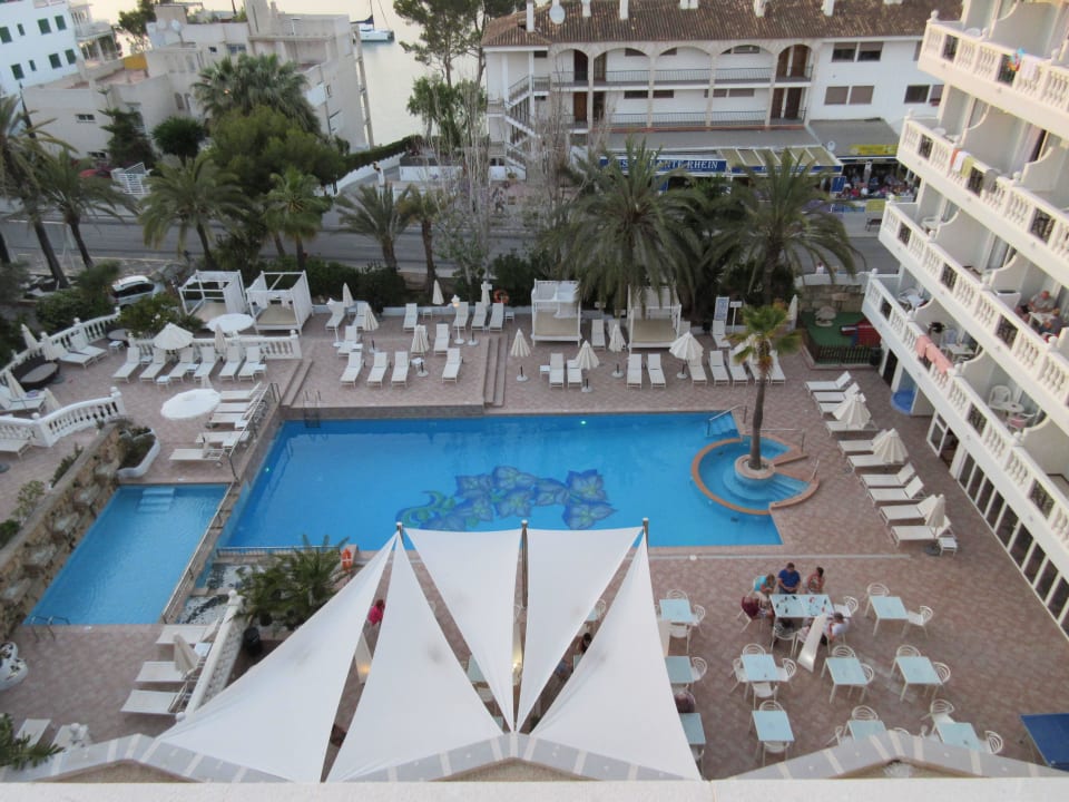 Pool vom 5. Stock. Hotel Bahia del Sol