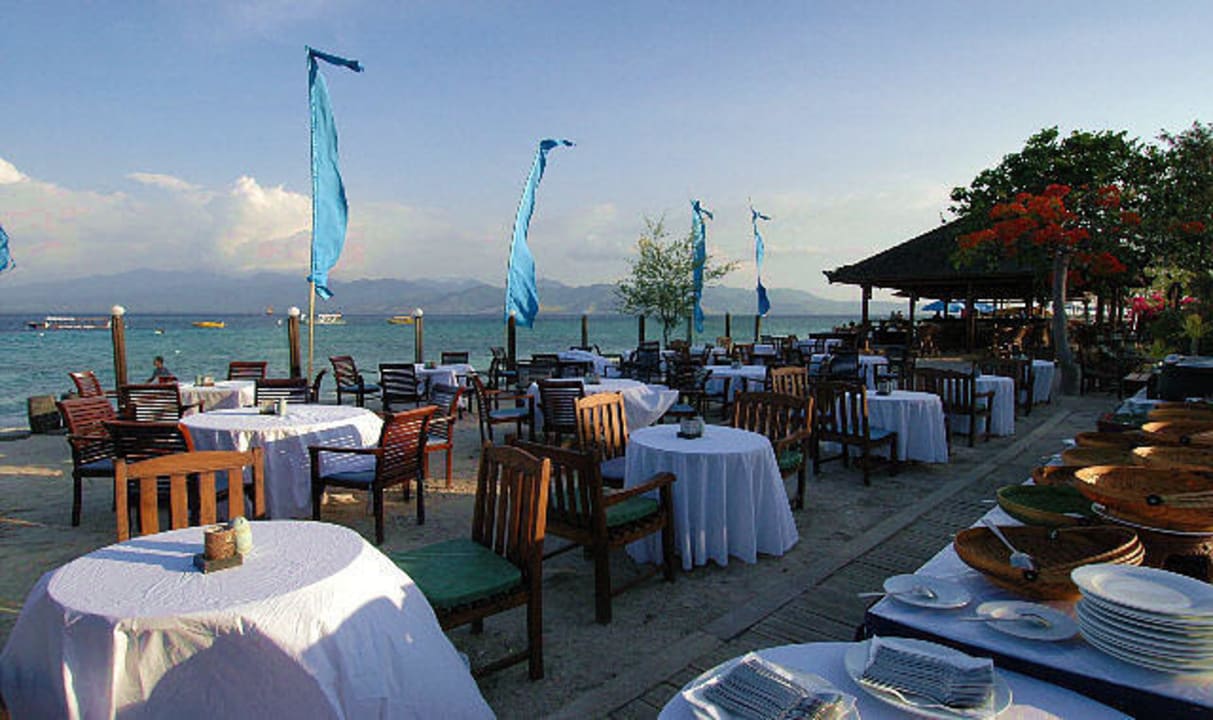 Dining at seaside Hotel Vila Ombak