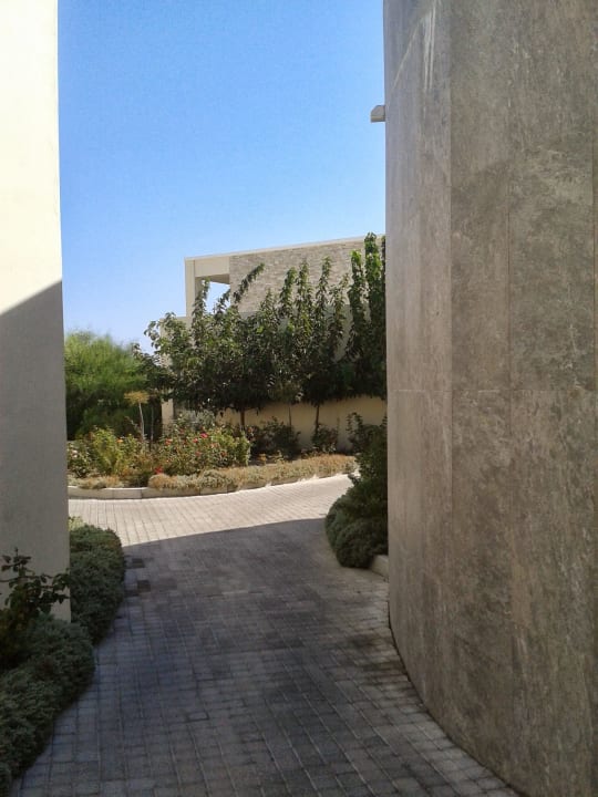 Weg zu den Bungalows SENTIDO Port Royal Villas & Spa