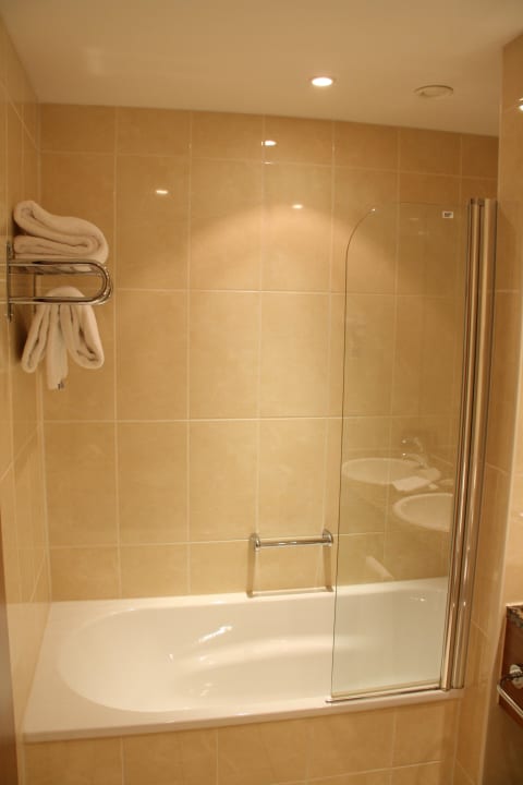 Zimmer Nr. 326, leider nur eine Badewanne Dorint Hotel am Dom Erfurt