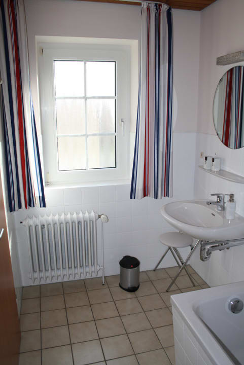 Zimmer 1, Tageslicht Dusch-Wannenbad Pension Engelmann