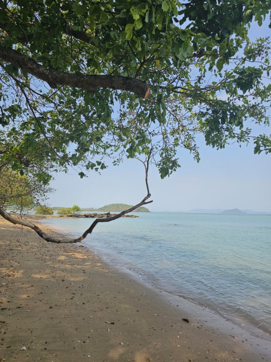 Strand Island Escape Burasari