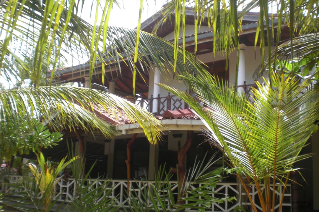 Eines der beiden Ibis Hauptgebäude mit Zimmern Ibis Guesthouse