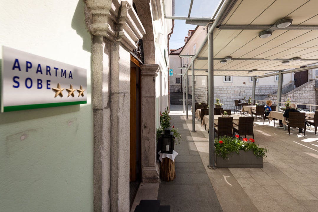 Exterior view Postojna cave Rooms & Apartments Proteus