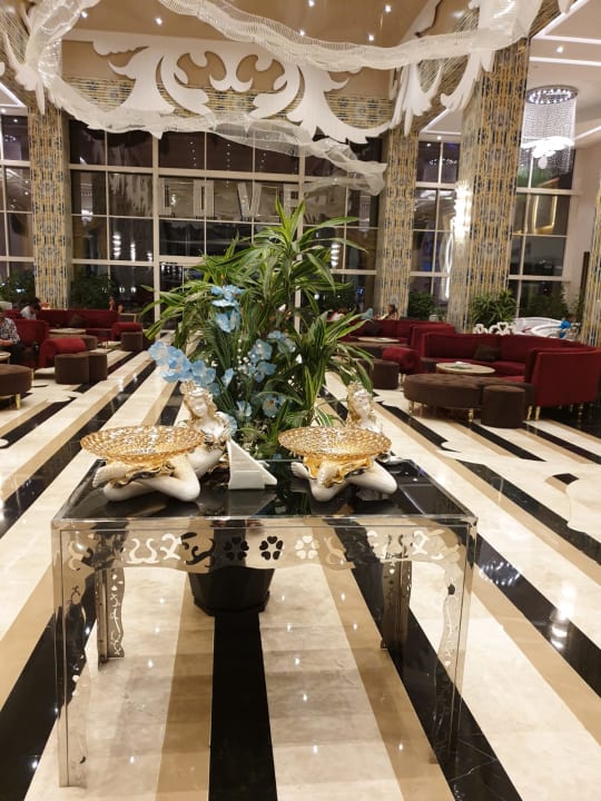 Lobby Azura Deluxe Resort & Spa Hotel