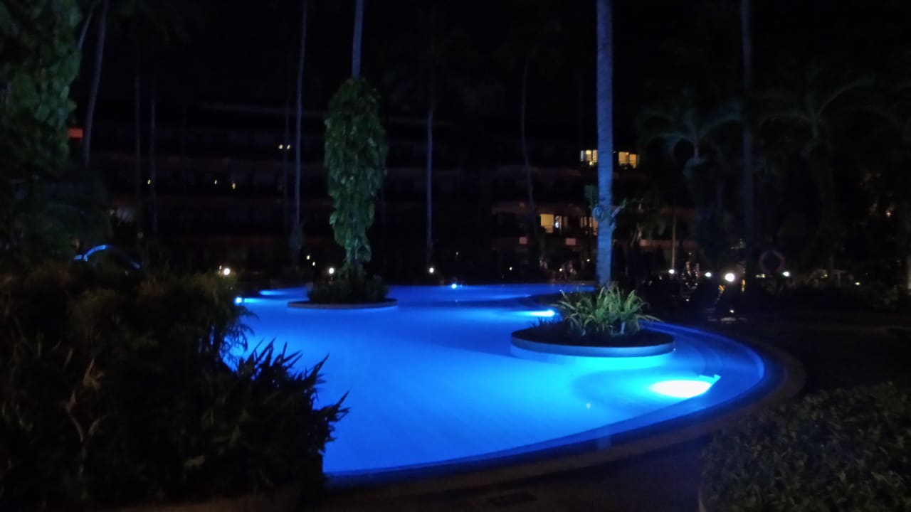 Pool bei Nacht Courtyard by Marriott Phuket, Patong Beach Resort