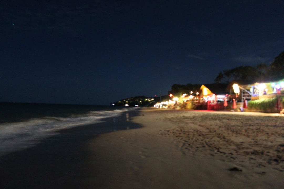 Restaurants und Bars am Strand Hotel Baan Pakgasri Hideaway