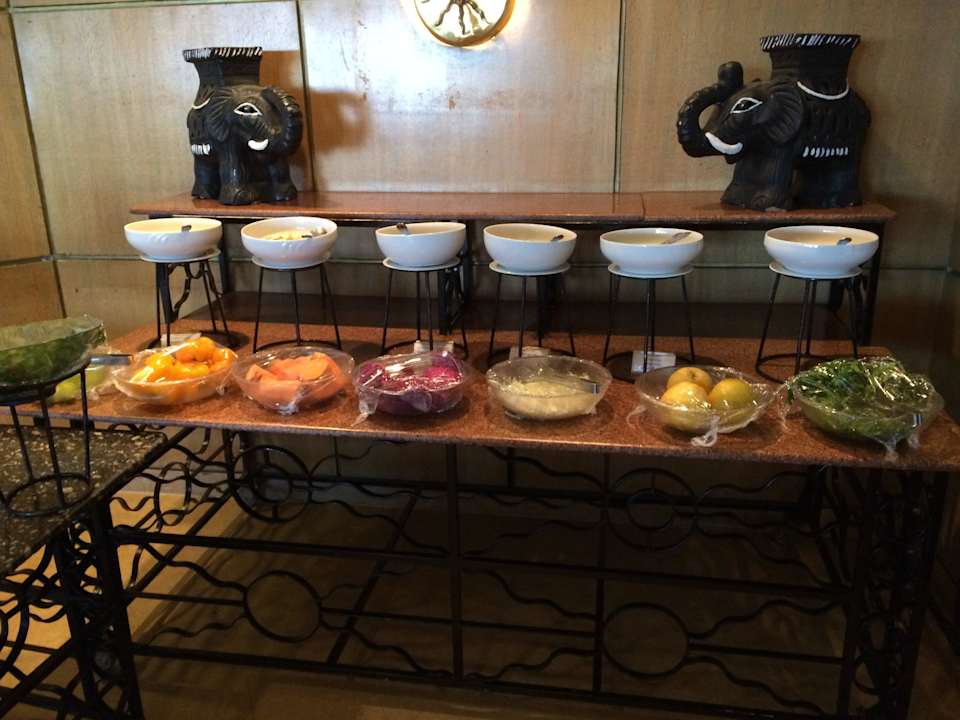 Abendessen im Restaurant SUNRISE Holidays Resort (Adults Only)