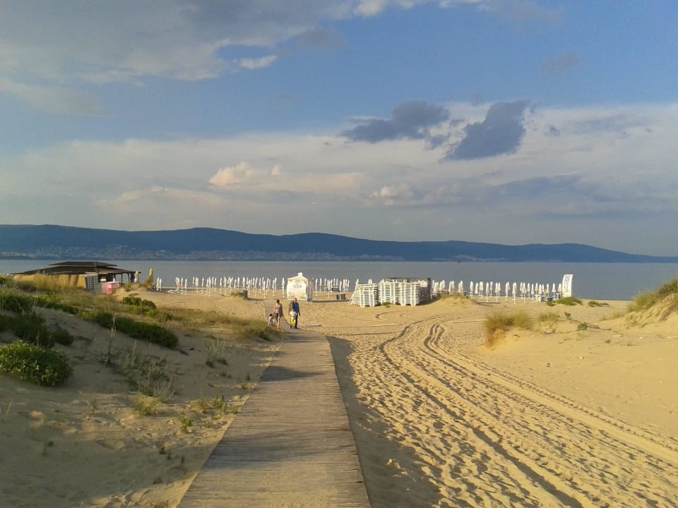 Der Weg zum Strand Hotel Zefir Beach