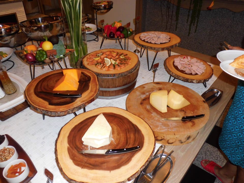 Gastro Woodlands Hotel & Resort