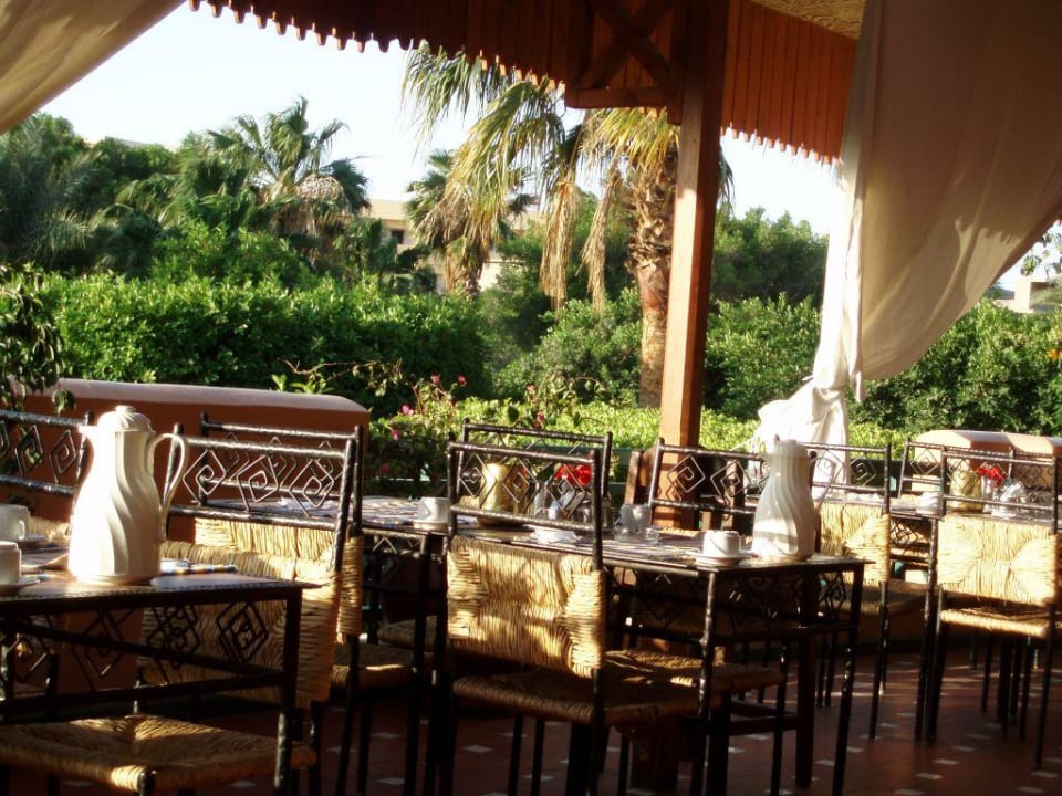 Frühstück auf der Terrasse des Haupthauses Giftun Azur Resort