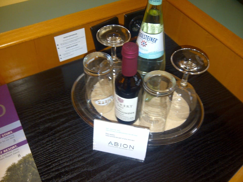 Teil der Minibar AMERON Berlin ABION Spreebogen Waterside