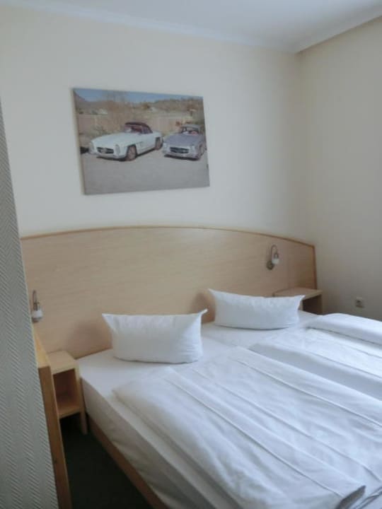 Doppelbett PLAZA INN Hamburg Moorfleet