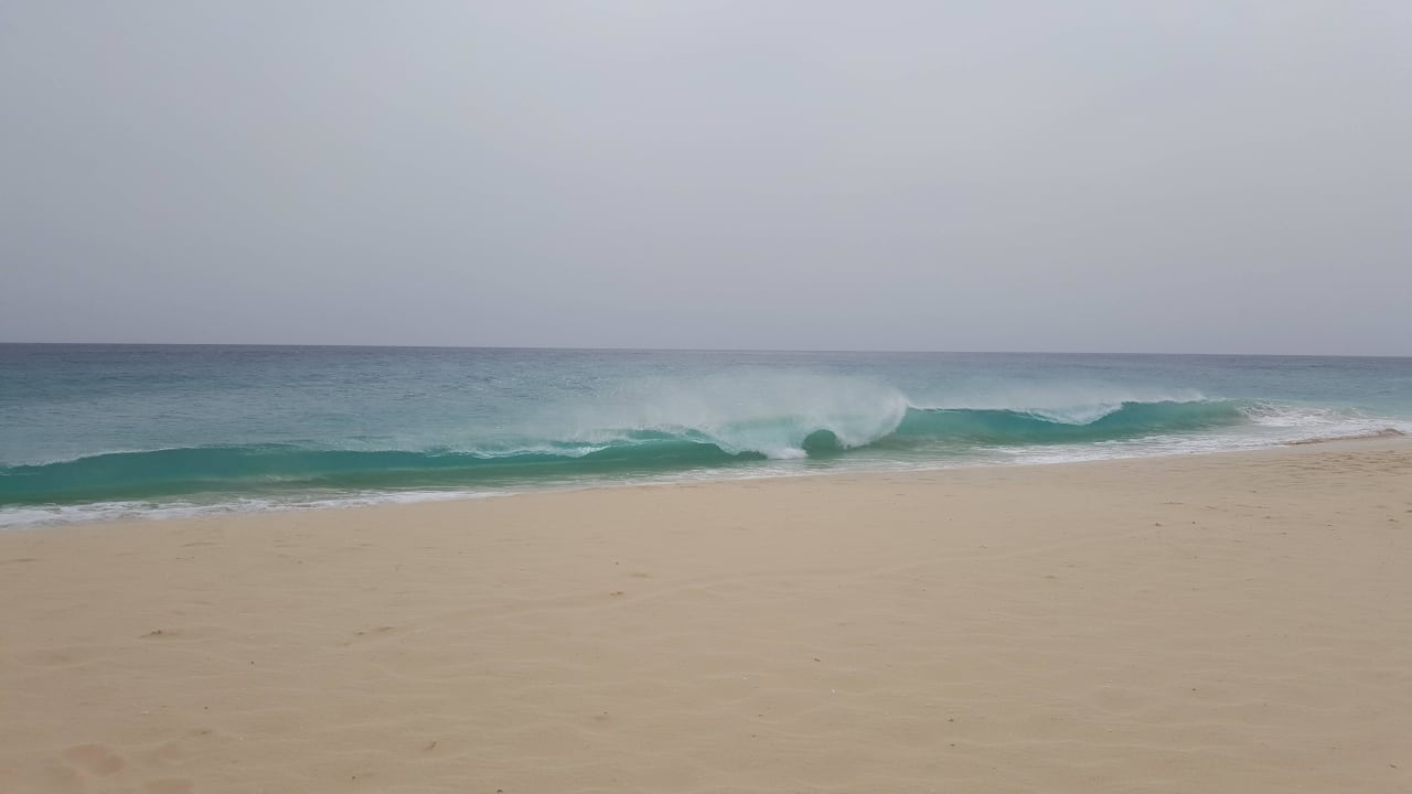 Strand mit starkem Wellengang Hotel Riu Touareg