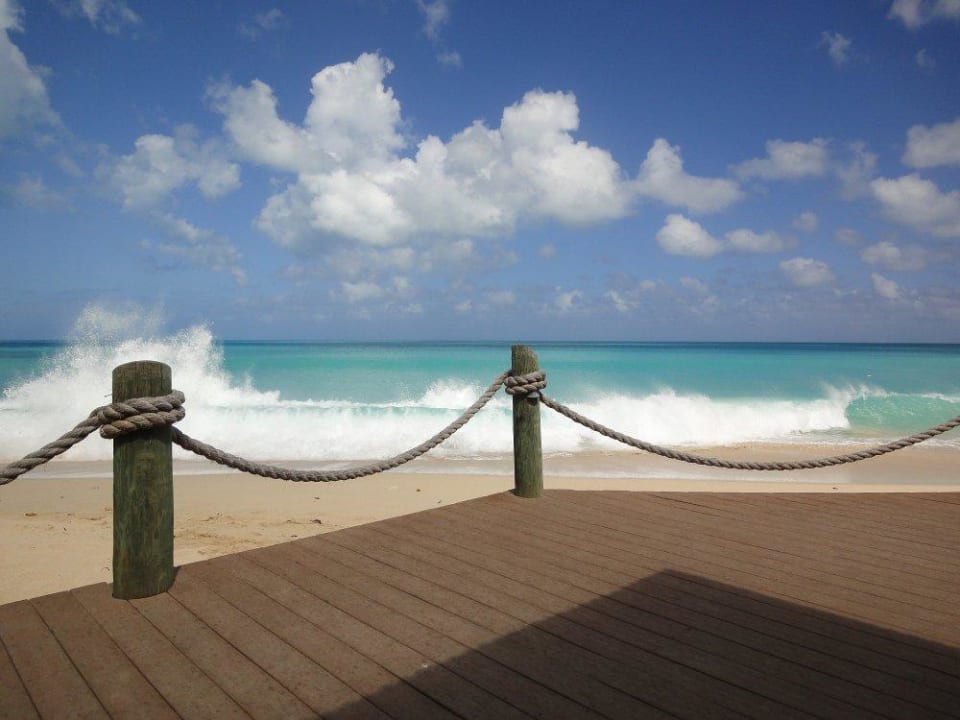 Meer bei Wellengang Galley Bay Resort & Spa