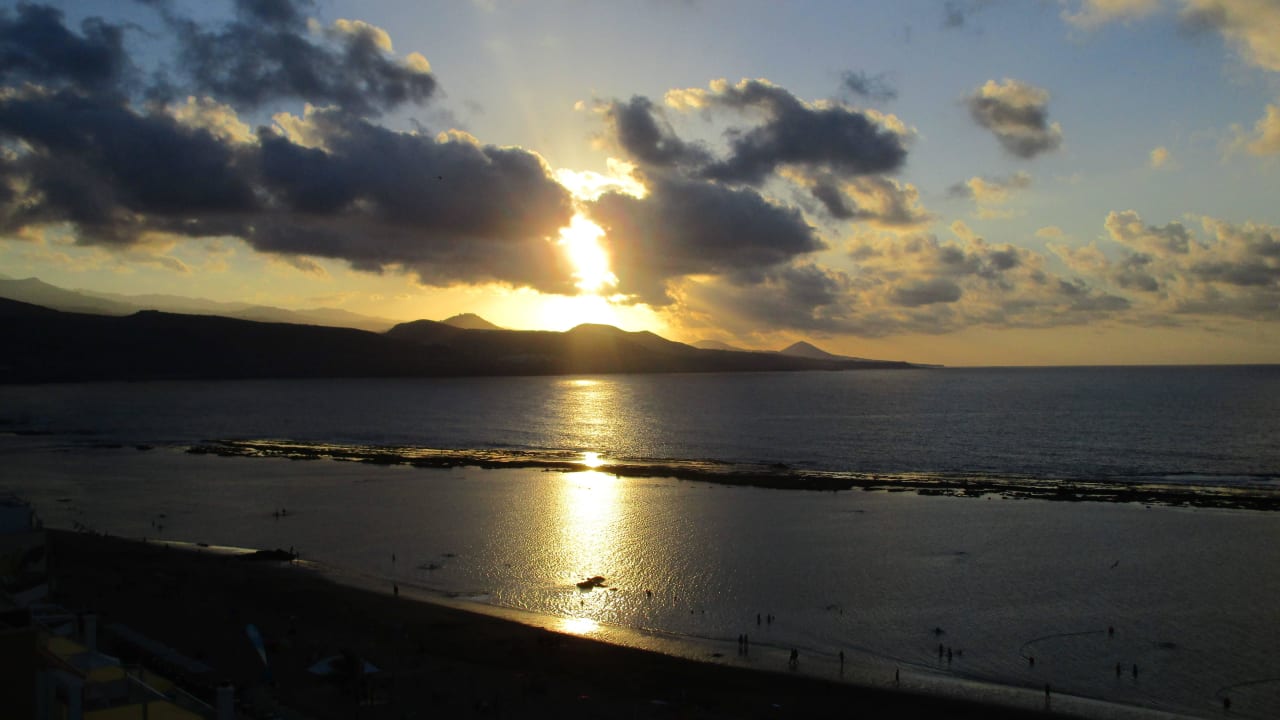 Wunderschöner Sonnenuntergang  Bull Reina Isabel & Spa