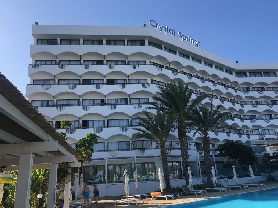 Außenansicht Crystal Springs Beach Hotel