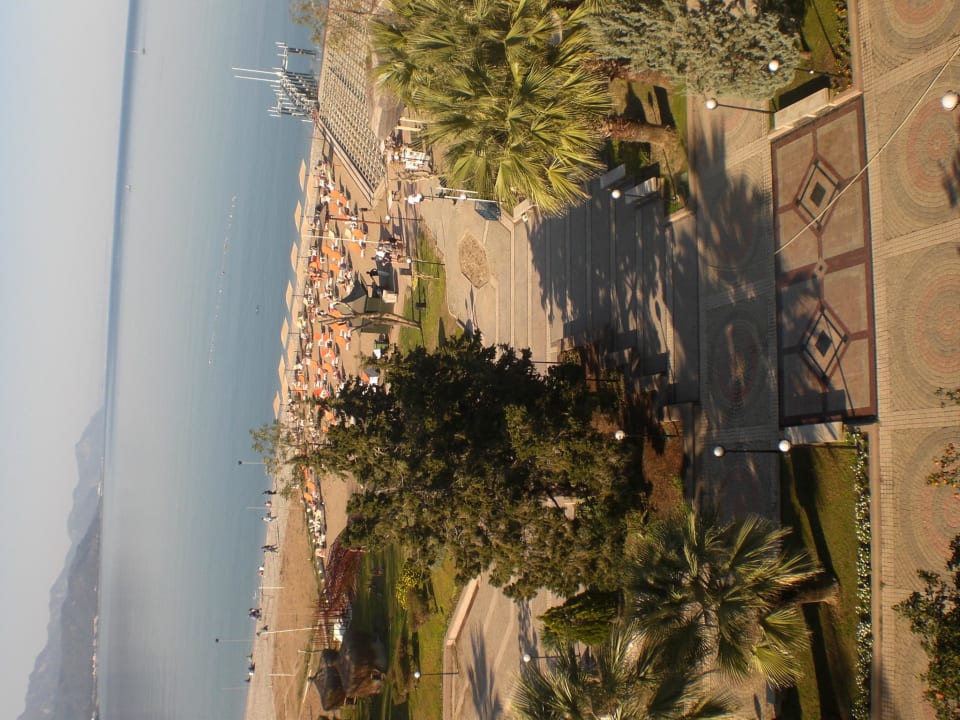 Aussicht auf den Strand von der  Terrasse aus İmperial Turkiz Resort Hotel