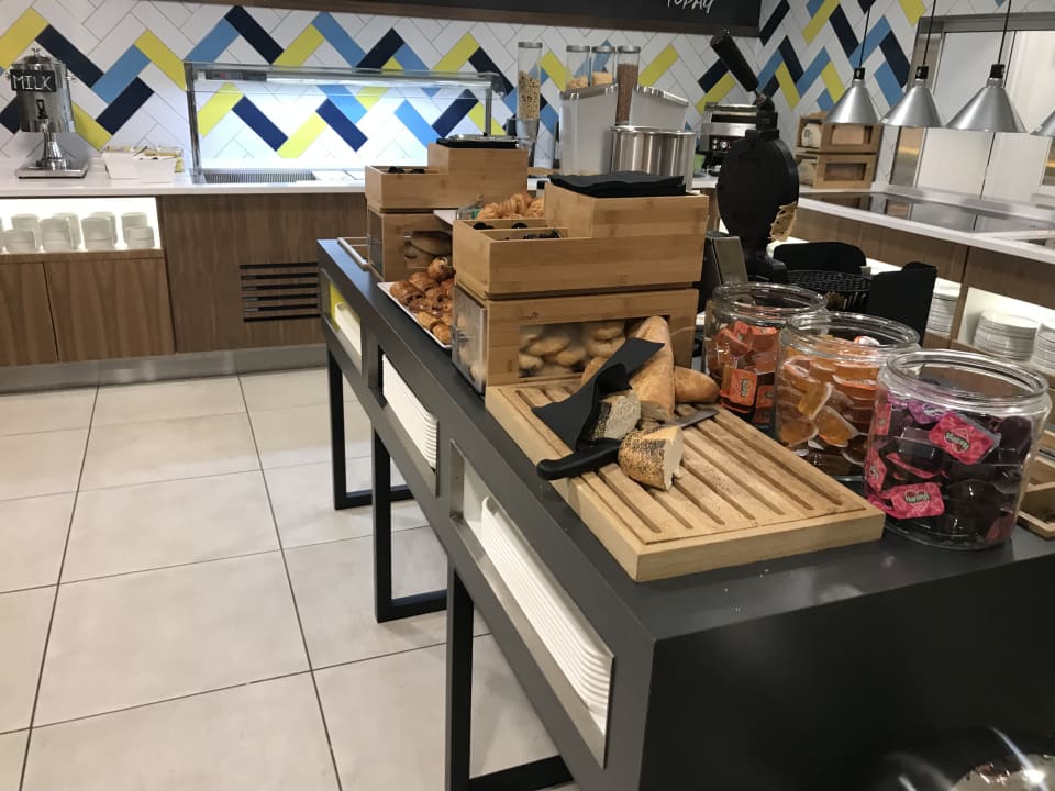 Gastro Hampton By Hilton London Stansted Airport