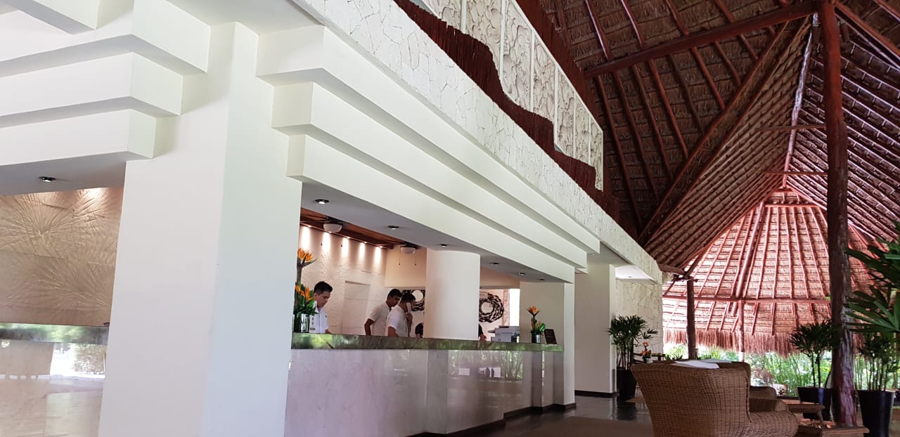 Lobby Akumal Bay Beach & Wellness Resort