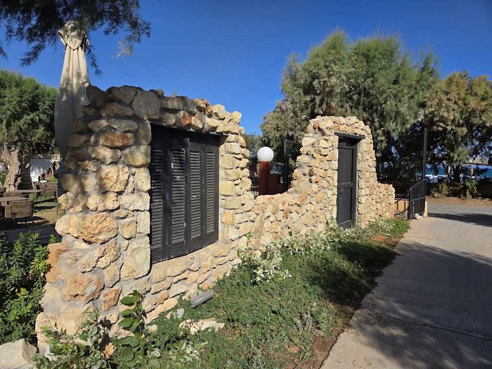 Gartenanlage Anissa Beach & Village