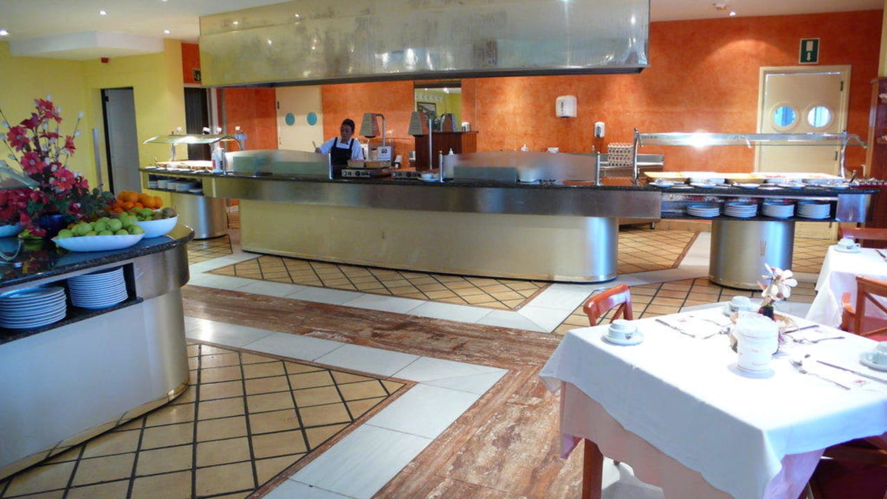 Das Restaurant früh am Morgen... R2 BUGANVILLA Hotel & Spa