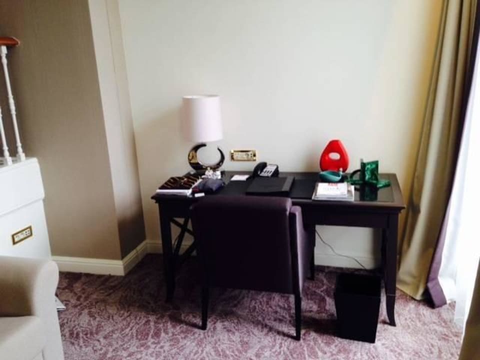 Nice desk in room Steigenberger Icon Wiltcher's