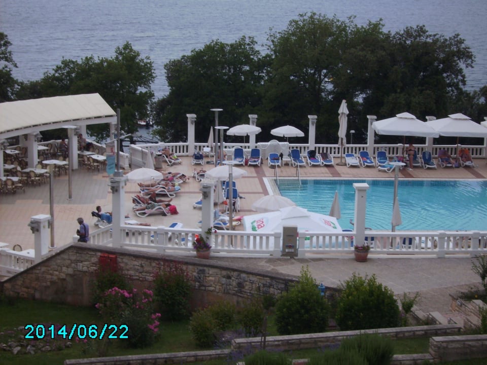 Blick vom Zimmer auf den Pool Maistra Select Funtana All Inclusive Resort