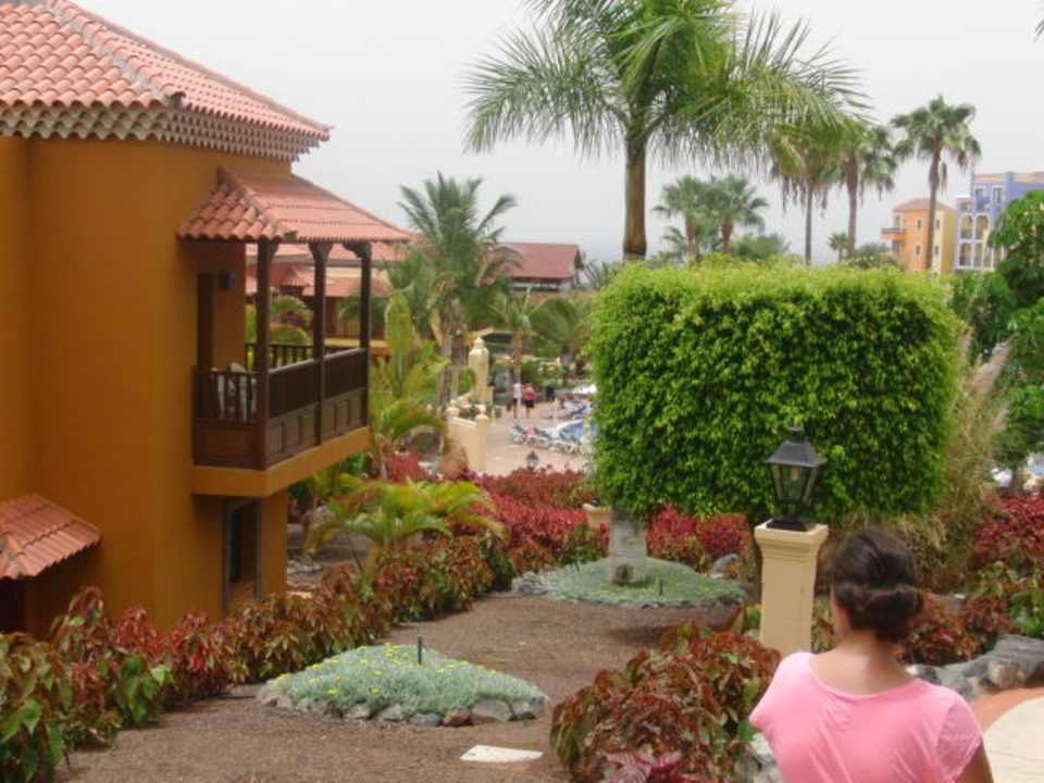 Gartenanlage rund um den Pool Bahia Principe Sunlight Costa Adeje