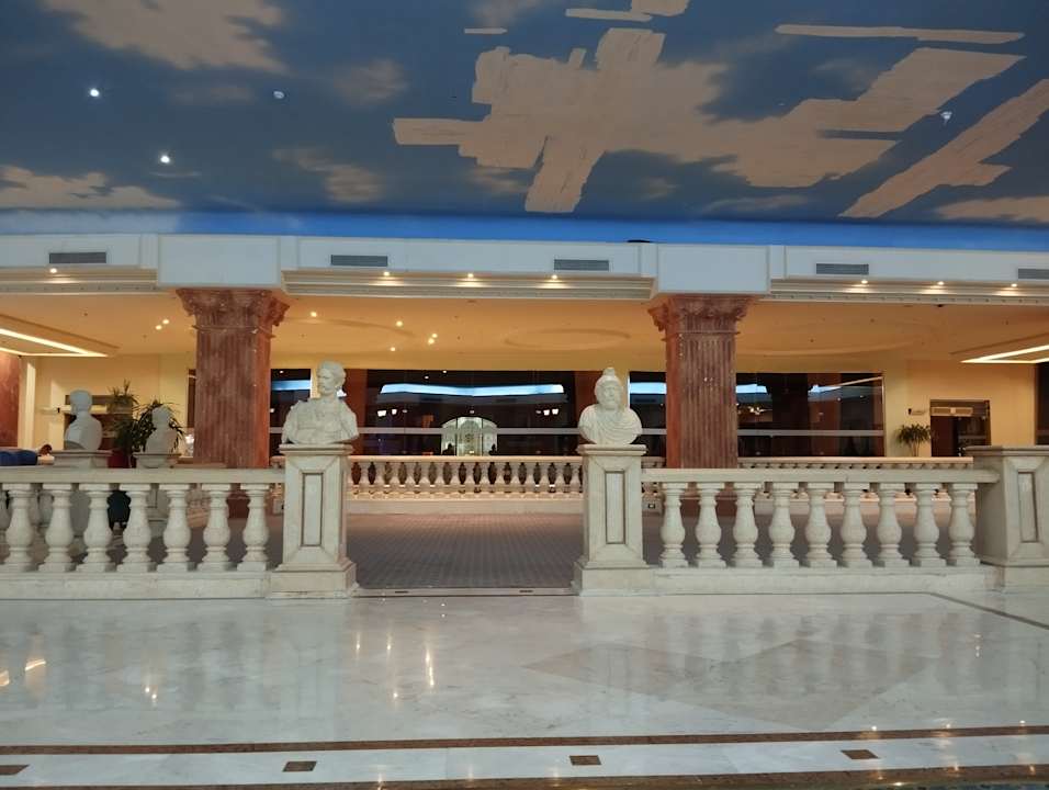 Lobby Hotel Titanic Palace