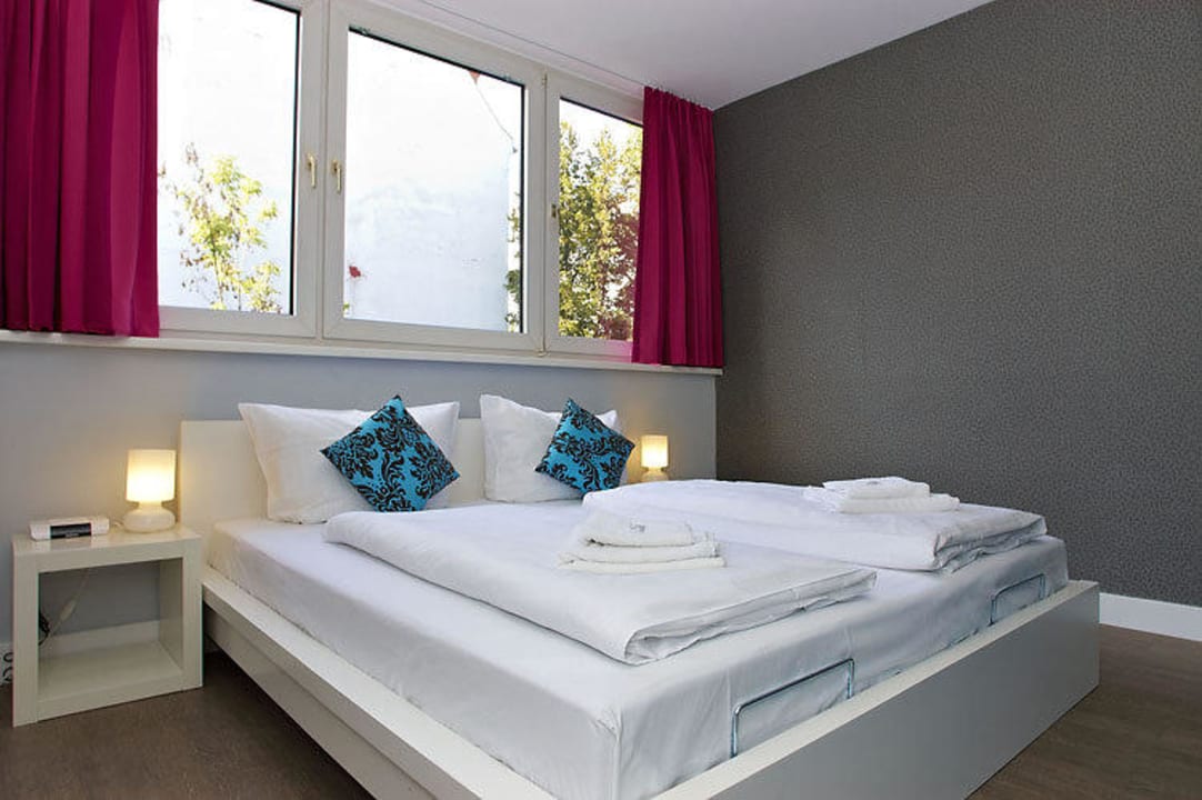Superior Apartment Schlafbereich Apartmenthouse Berlin - Am Görlitzer Park