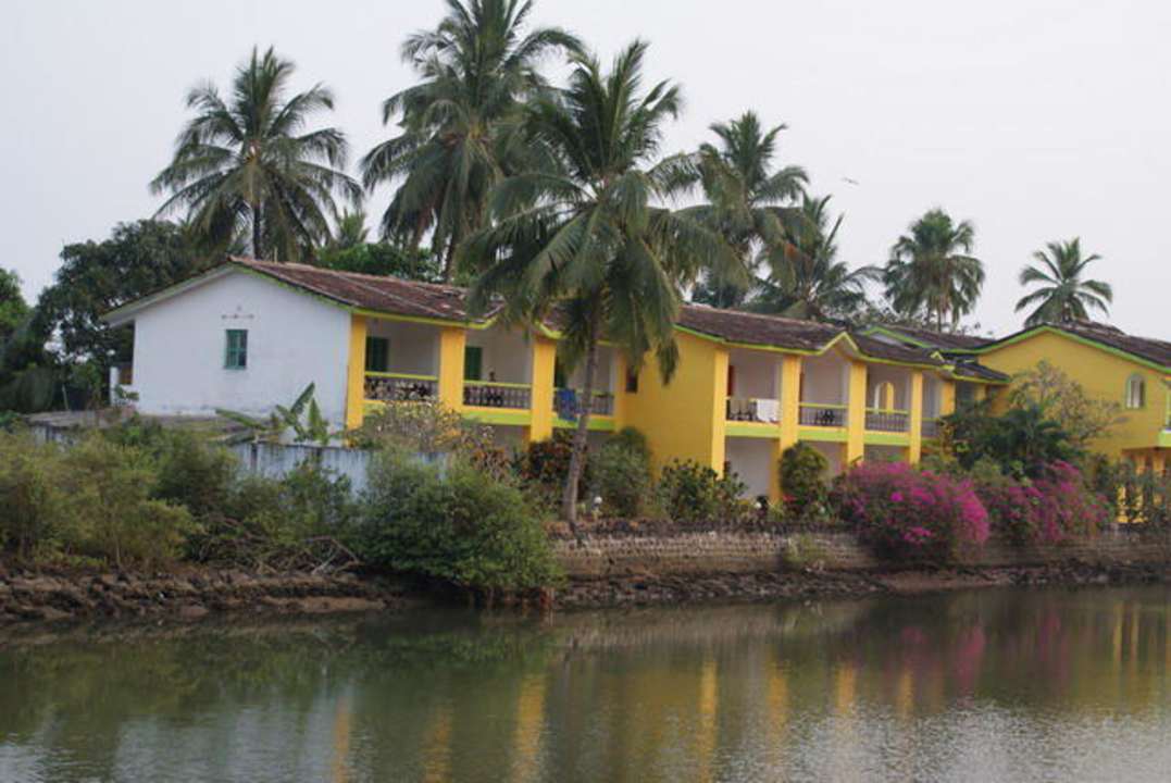 Droga z hotelu na plażę Baga Beach Hotel Sun Village