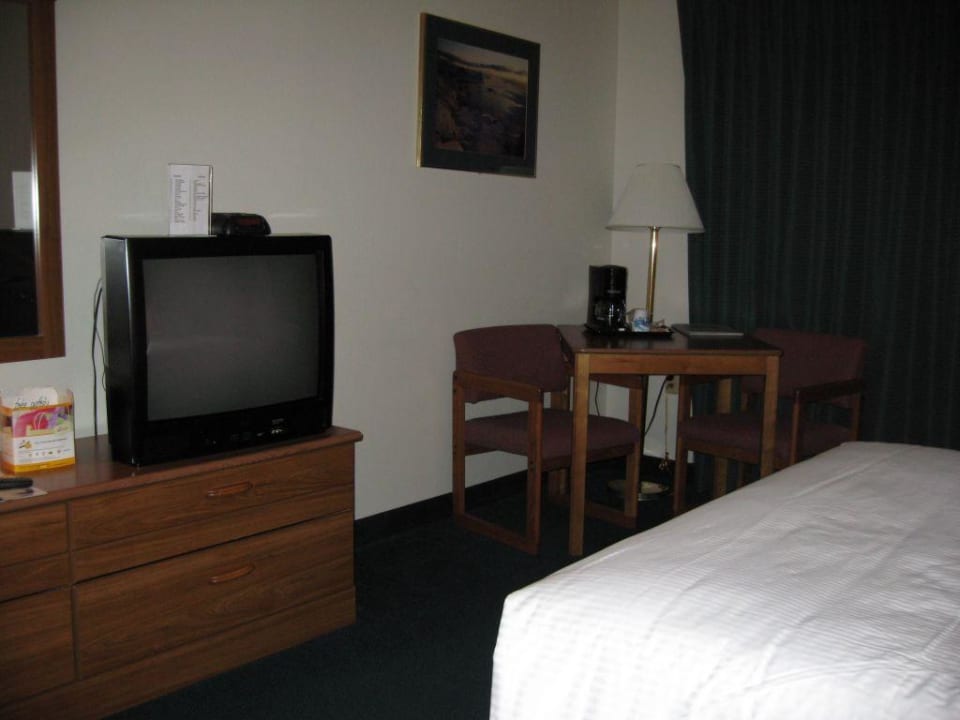 TV Days Inn & Suites by Wyndham Page Lake Powell