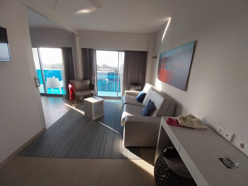 Zimmer BG Tonga Tower Design Hotel & Suites