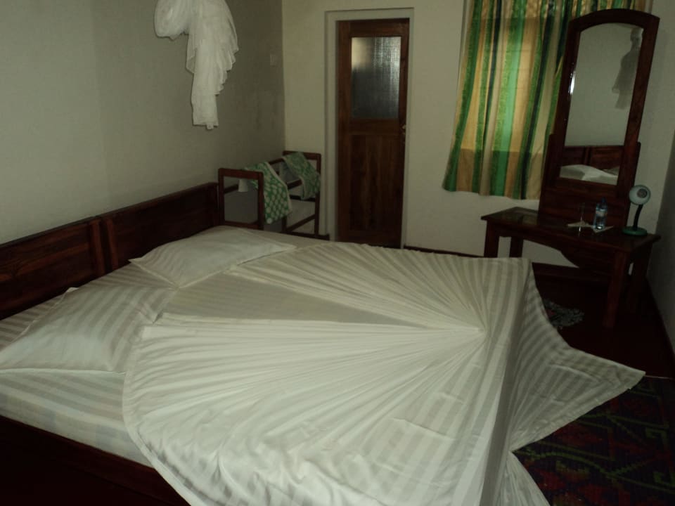 Double bed room Travel Lodge Lake View Tourist Resort