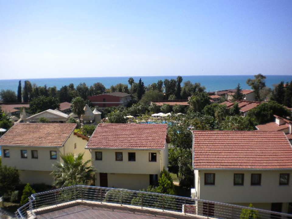 Weitläufige Hotelanlage mit Bungalows Horus Paradise Luxury Resort & Club