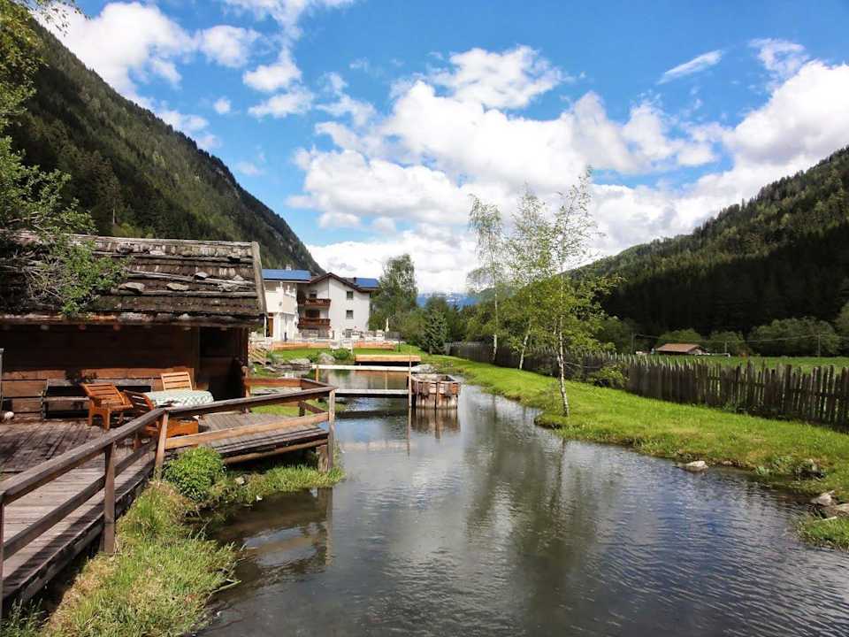 Gartenteich Alphotel Tyrol