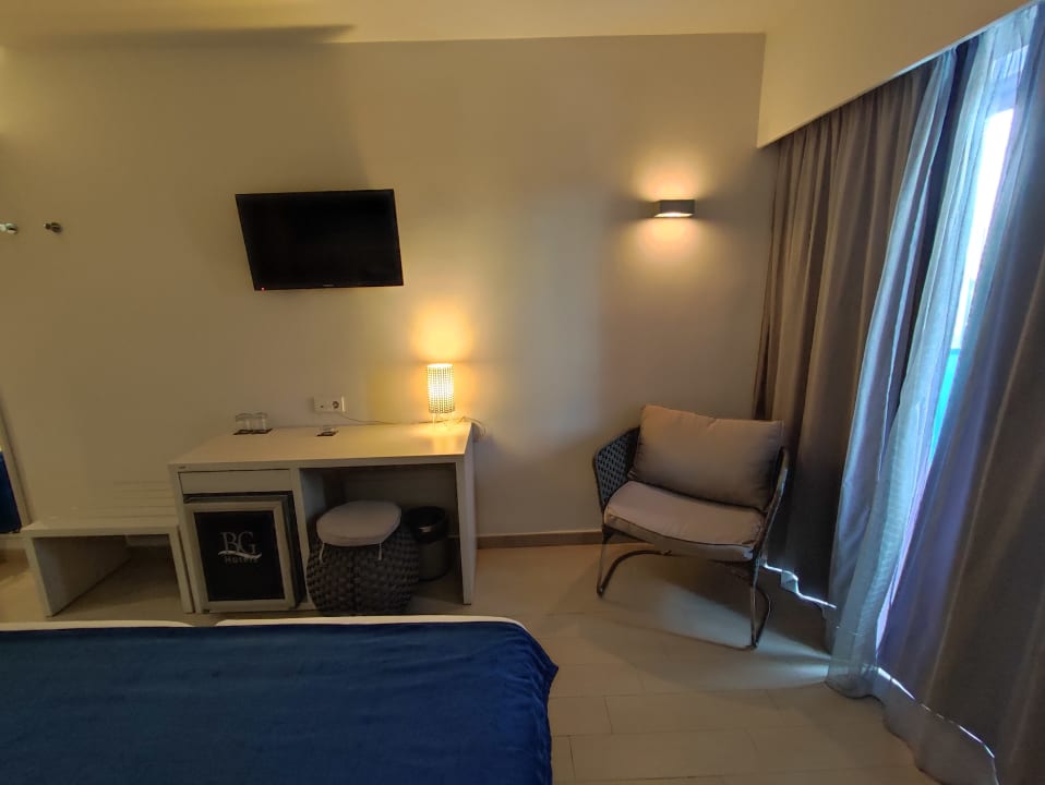 Zimmer BG Tonga Tower Design Hotel & Suites