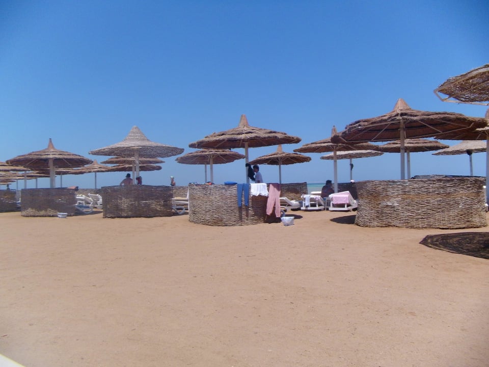 Blick von der Strandbar auf den Strand Bellagio Beach Resort & Spa