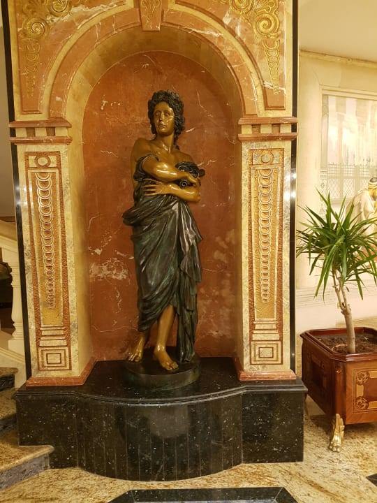 Statuen  Palm Royale Resort - Soma Bay