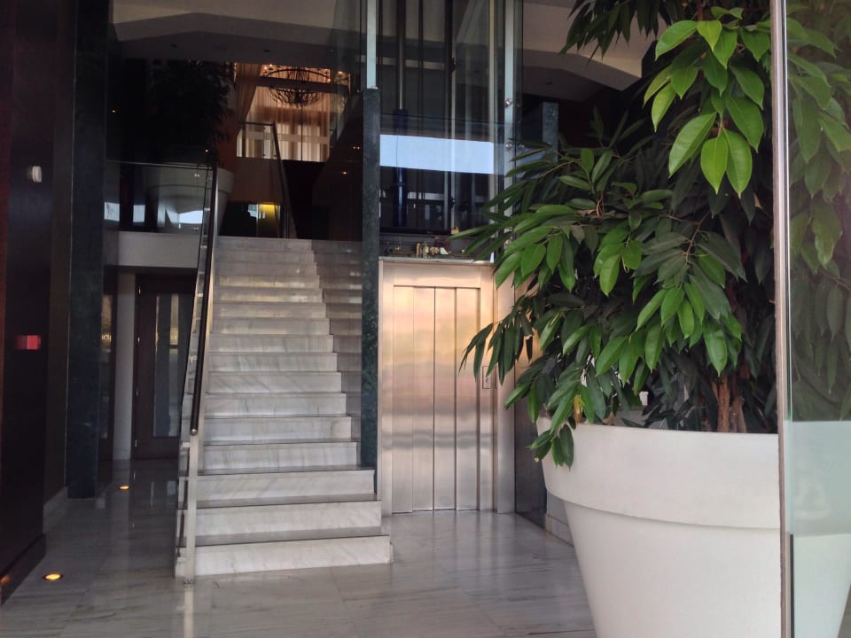 Eingang vom Parkplatz Hotel GDM Megaron Historical Monument Hotel