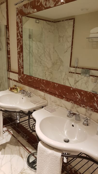 Zimmer Golden Tower Hotel