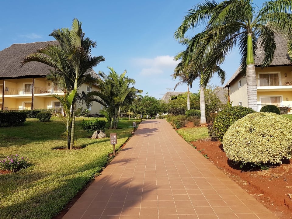 Weg zum Strand  TUI Blue Bahari Zanzibar