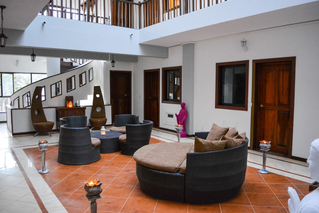 Lobby Hotel Aquamarina Suites